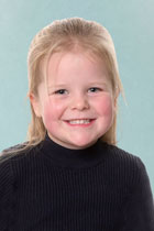 Blauwe muur met spots schoolfoto achtergrond portret