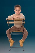 Donker blauwe schoolfoto achtergrond volportret