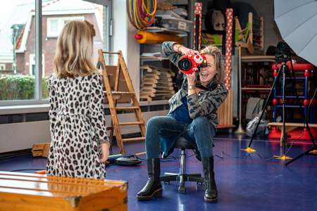 schoolfotograaf van schoolfotoclub in actie.