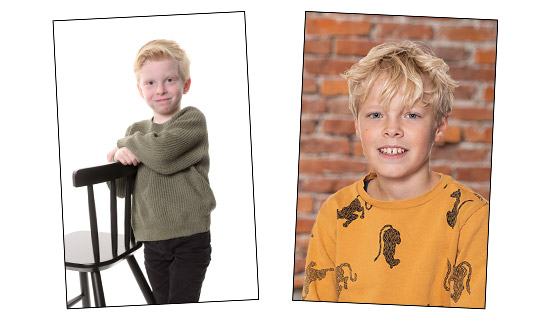 jongen met zwart stoeltje en portret met metselwerk achtergrond.